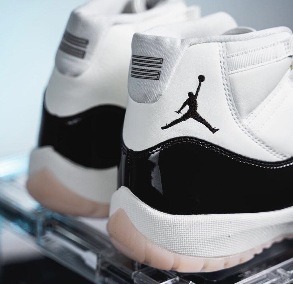 Nike Wmns Air Jordan 11 Retro “Neapolitan” 2023年11月11日海外発売